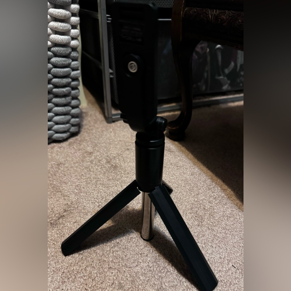 ByTech Extendable Tripod w/Bluetooth✨ - Picture 7 of 9